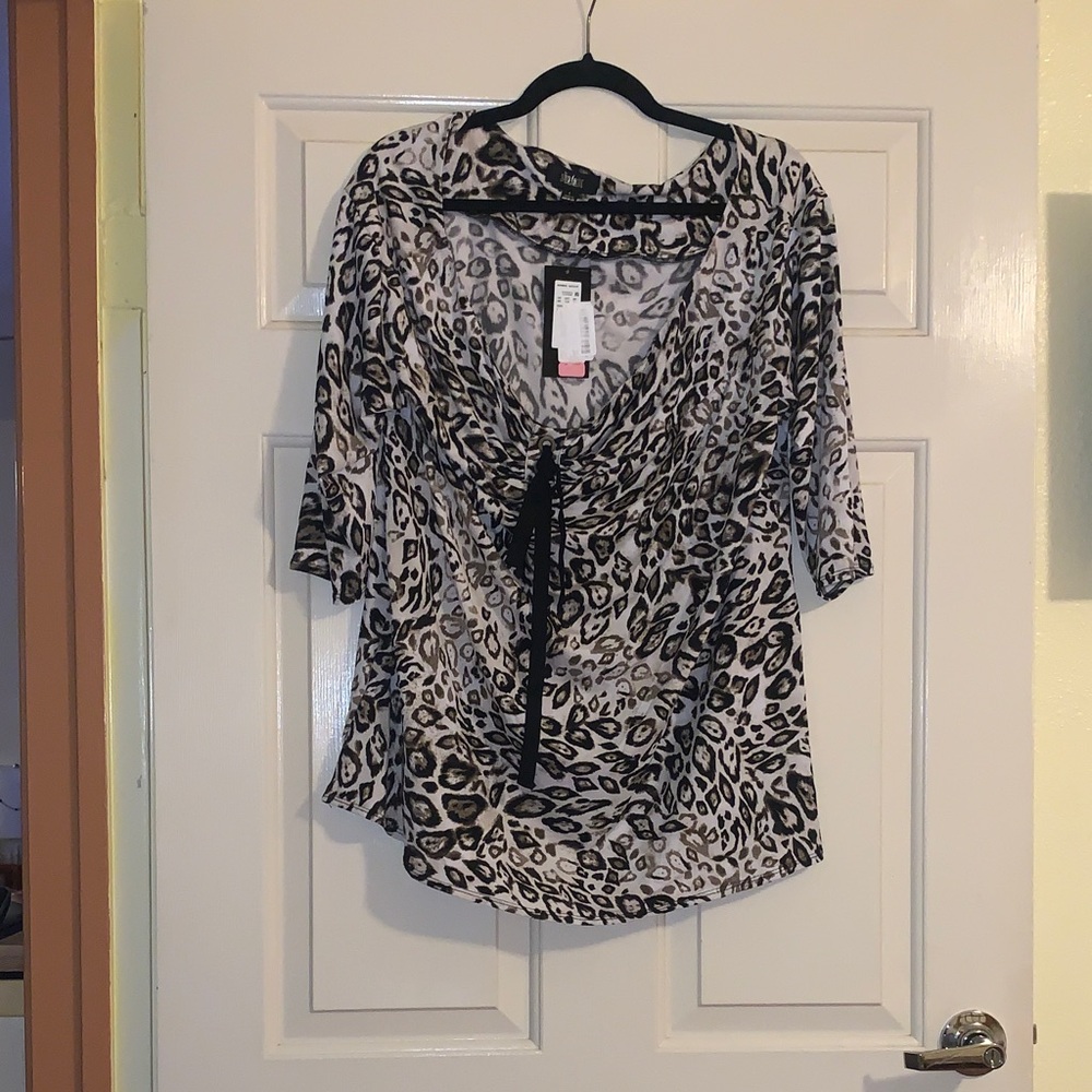 NWT Slim Factor Elegant Leopard Print Blouse